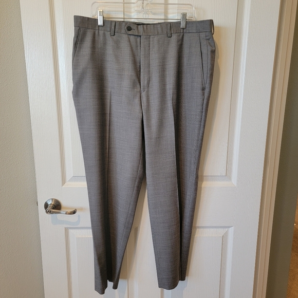 Jos A Bank Tailored Suit Mens Grey 100% Wool 42R 38W X 29.5L Double Vent Flat - Picture 10 of 14